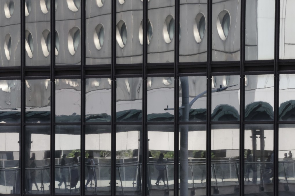 More businesses in Hong Kong are looking to downsize their office footprint this year, according to a new survey. Photo: Jonathan Wong