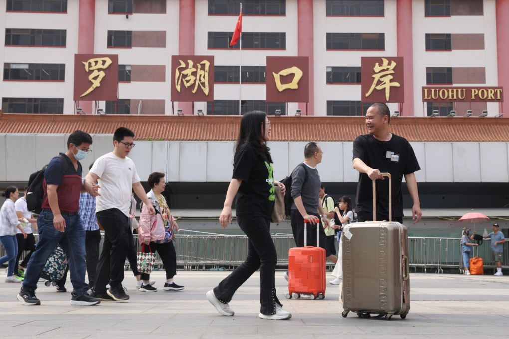 Travellers in Shenzhen on the first day of the Easter holiday earlier this year. Photo: Yik Yeung-man