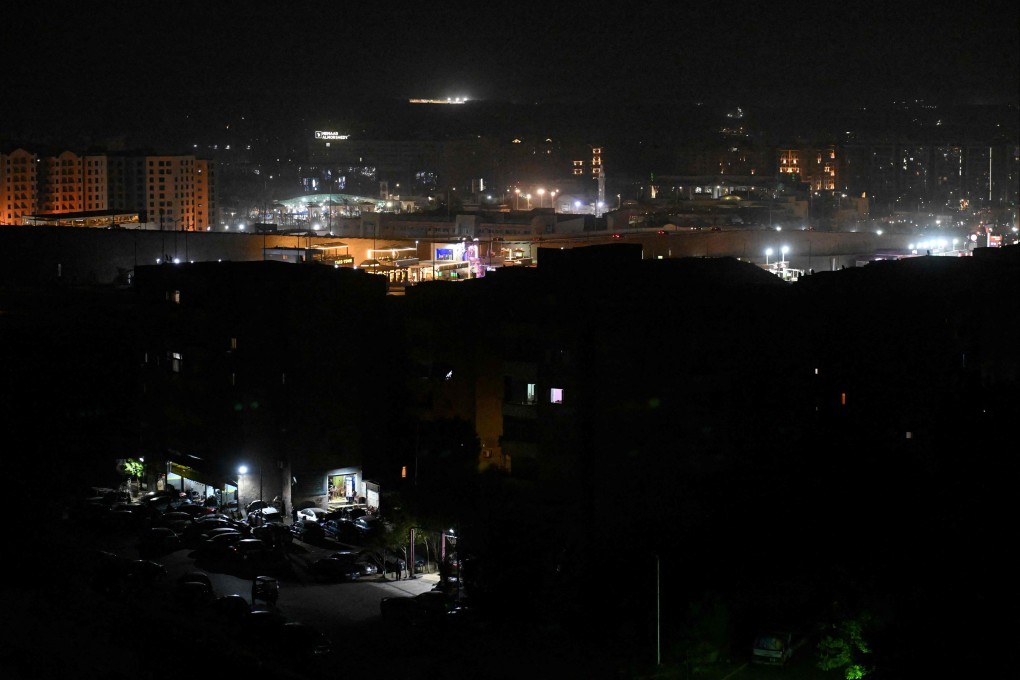Street lights and buildings are plunged into darkness during a power outage in a district of the Egyptian capital Cairo on June 25. Photo: AFP