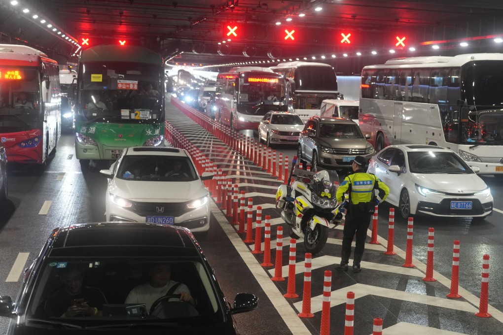 Traffic congestion on the link continued well into the evening. Photo: Eugene Lee