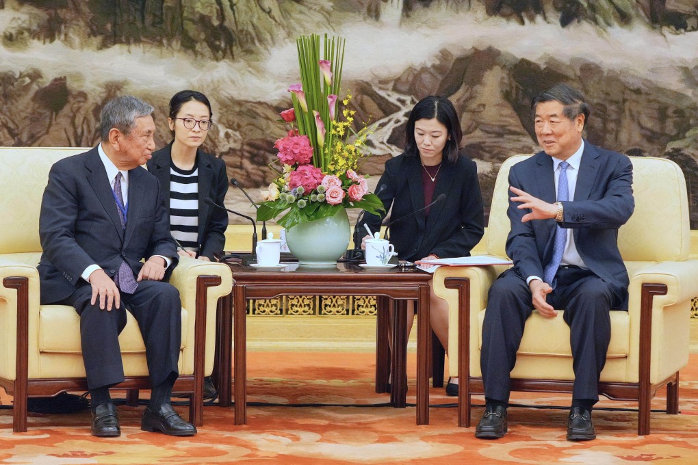 Former speaker of Japan’s House of Representatives Yohei Kono, front left, and Chinese vice-premier He Lifeng, front right, meet in Beijing. Photo: Kyodo