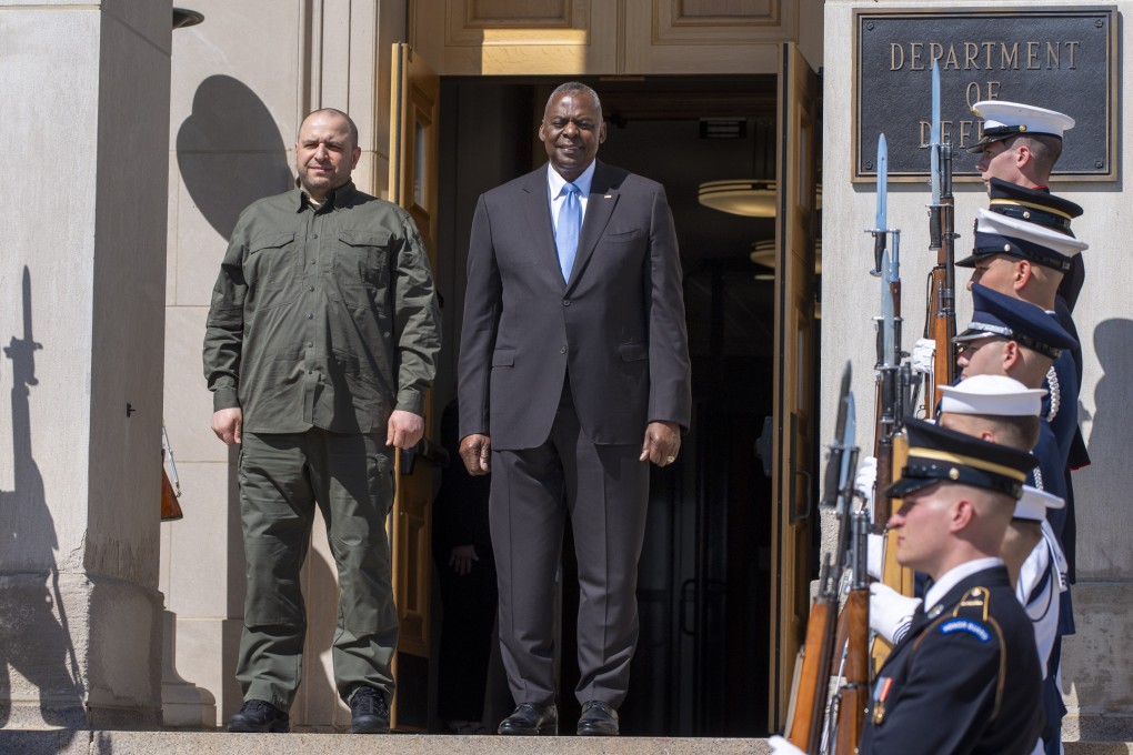 US Defence Secretary Lloyd Austin, right, with Ukraine’s Defence Minister Rustem Umerov at the Pentagon in Arlington, Virginia on Tuesday, Photo: AP