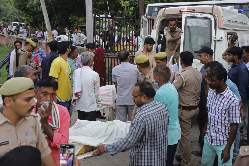 Relatives and volunteers carry bodies on stretchers at the Sikandrarao hospital in Hathras district, southwest of Lucknow, India on Tuesday after a stampede at a religious gathering. Photo: AP