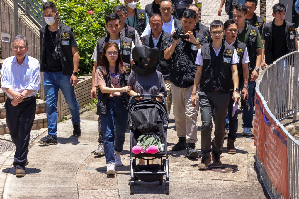 Officers escort a kidnap suspect to Tong Ming Street Park in Tseung Kwan O to re-enact how the crime unfolded. Photo: Jelly Tse