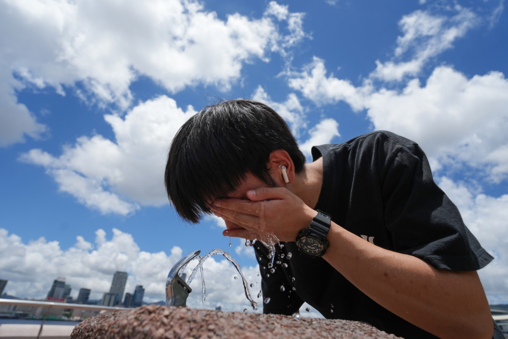 A man tries to cool down in Central. The Observatory has predicted there will be isolated thunderstorms on Sunday morning, with sunny periods during the day. Photo: Sam Tsang