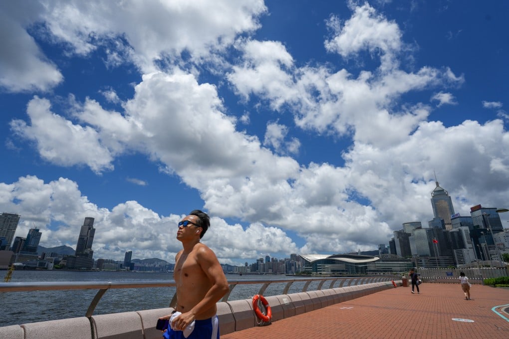 Experts urge residents to exercise outdoors before 10am or after 4pm to avoid the midday peak in temperatures. Photo: Sam Tsang