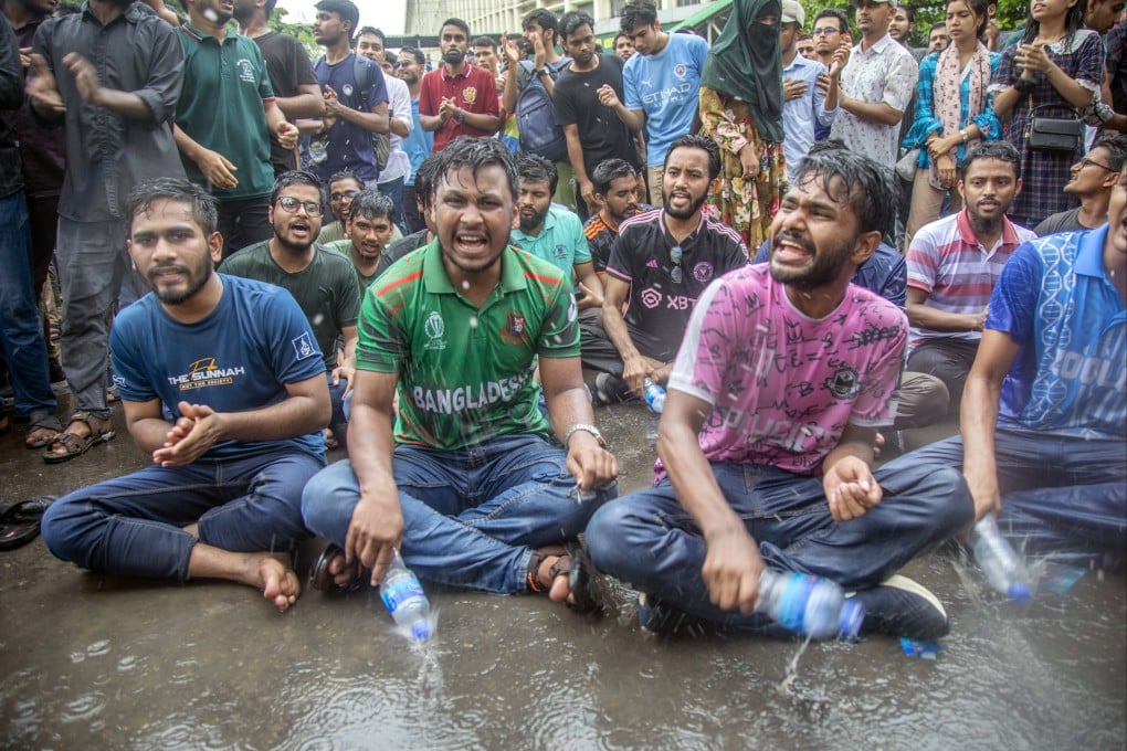 Demonstrators shout slogans as they take part in a protest, in Dhaka, Bangladesh, on July 4, demanding the cancellation of the quota system in government jobs. Photo: EPA-EFE
