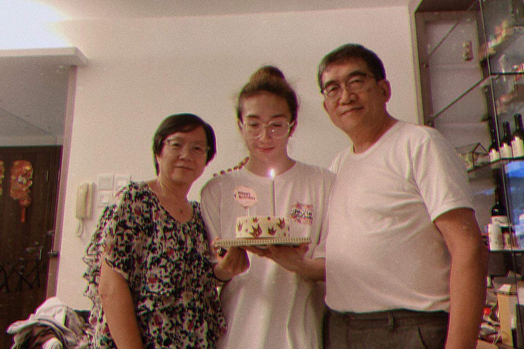 Injured dancer Mo Li (centre) with his parents in happier times. Photo: Mo Lee Kai-yin/ Instagram