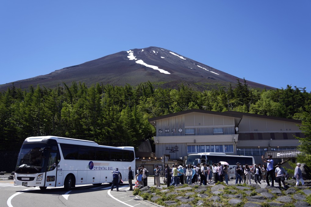 The hiker and his wife ascended via the popular “Yoshida Trail” but lost consciousness at 3,100 metres. Photo: EPA