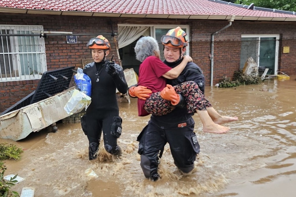 Firefighters rescue a flood-stranded resident after days of heavy rain, in Wanju, South Korea on Wednesday. Photo. Photo: EPA-EFE/Jeonbuk Fire Service