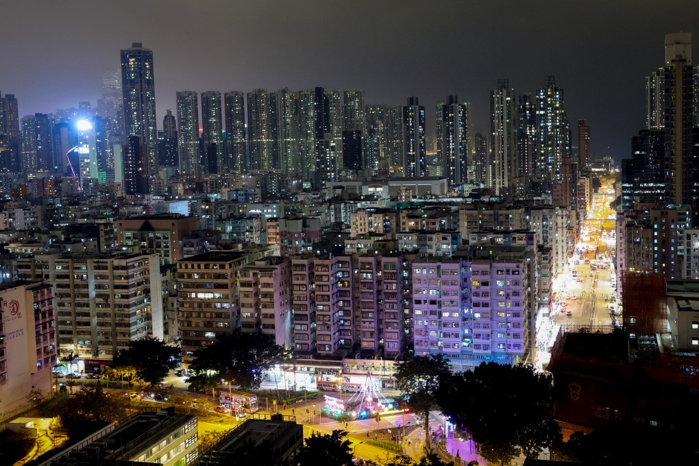 Some households in Sham Shui Po may have experienced lights dimming or flickering during the voltage dip, the utility has said. Photo: Edmond So
