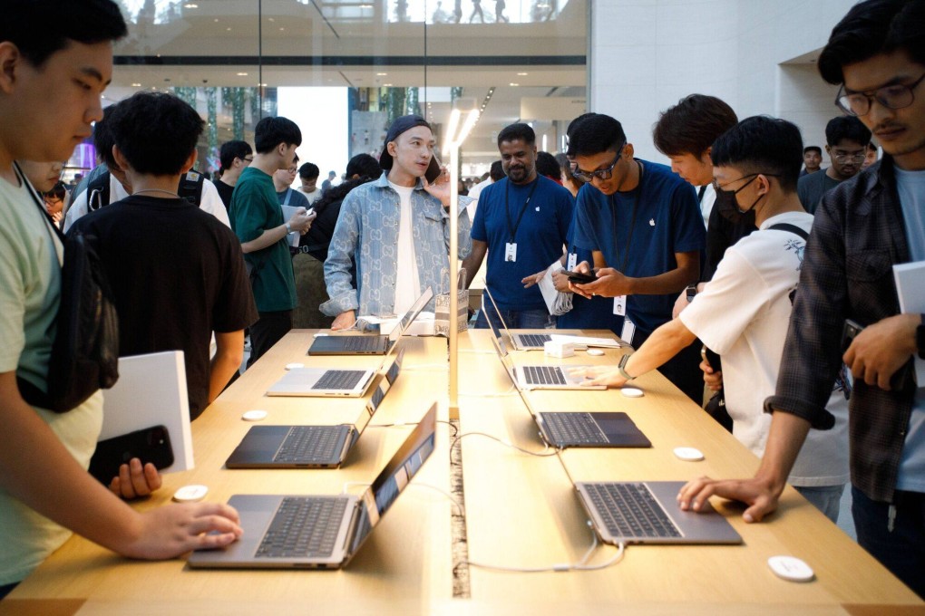 Customers look at MacBook Pro and Air laptops at Apple’s store in Kuala Lumpur, Malaysia, June 22, 2024. Photo: Bloomberg