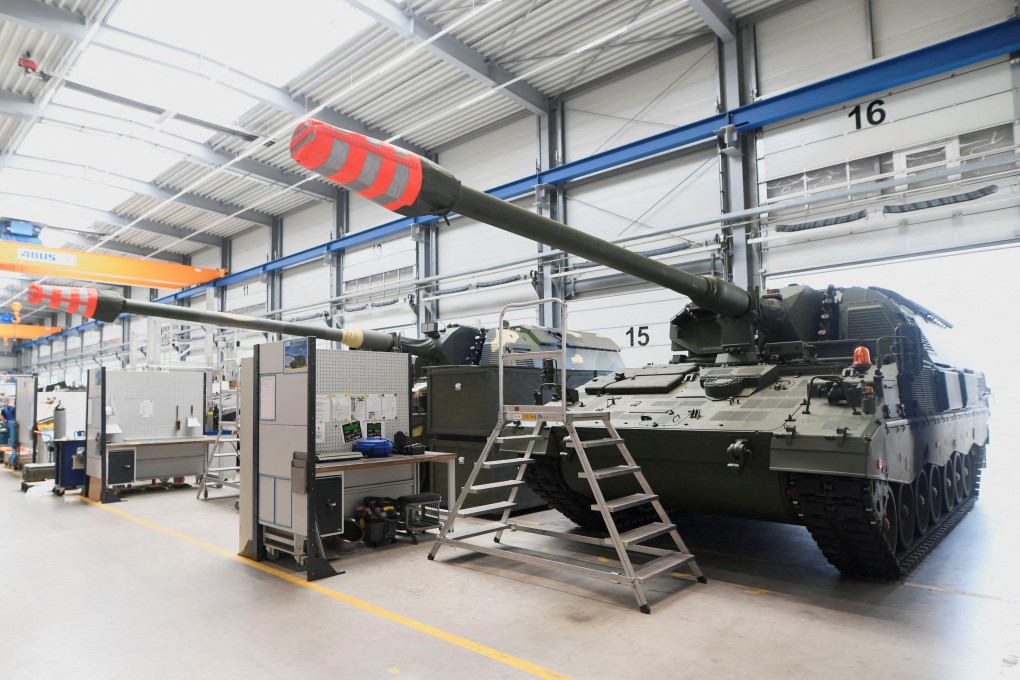 Refurbished self-propelled guns at a Rheinmetall production line in Unterluess, Germany. File photo: Reuters