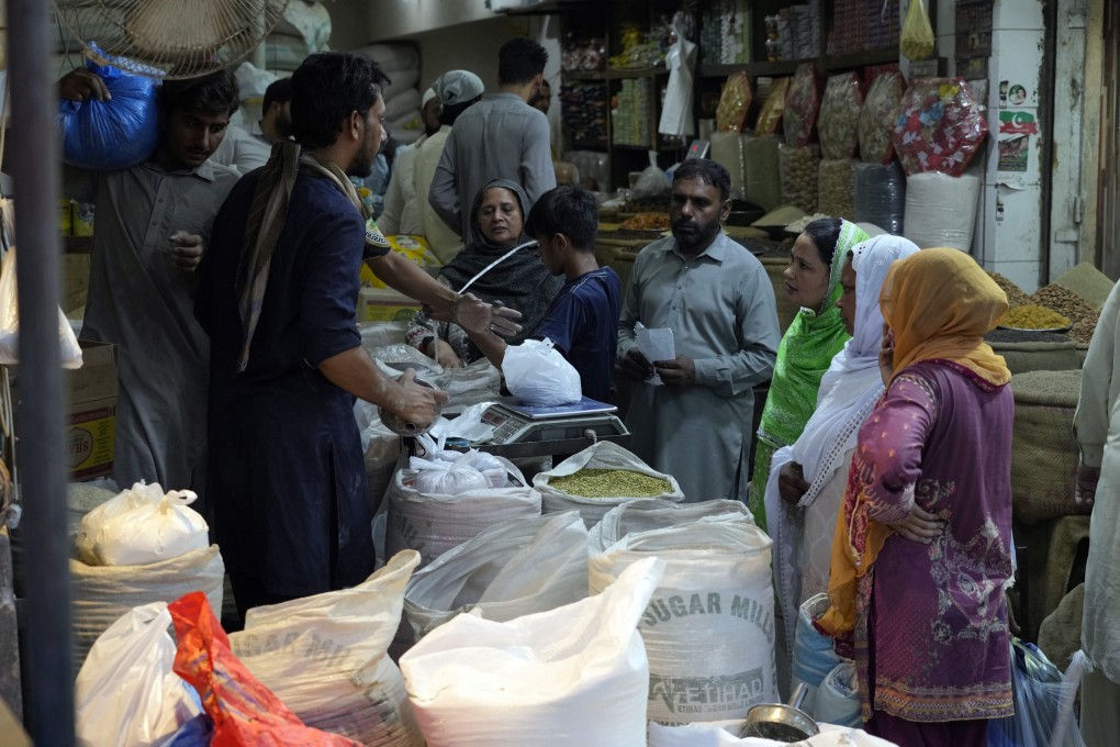 People shop at a market in Lahore in June. Pakistan’s finances remain in dire straits, with high inflation and staggering public debts. Photo: AP