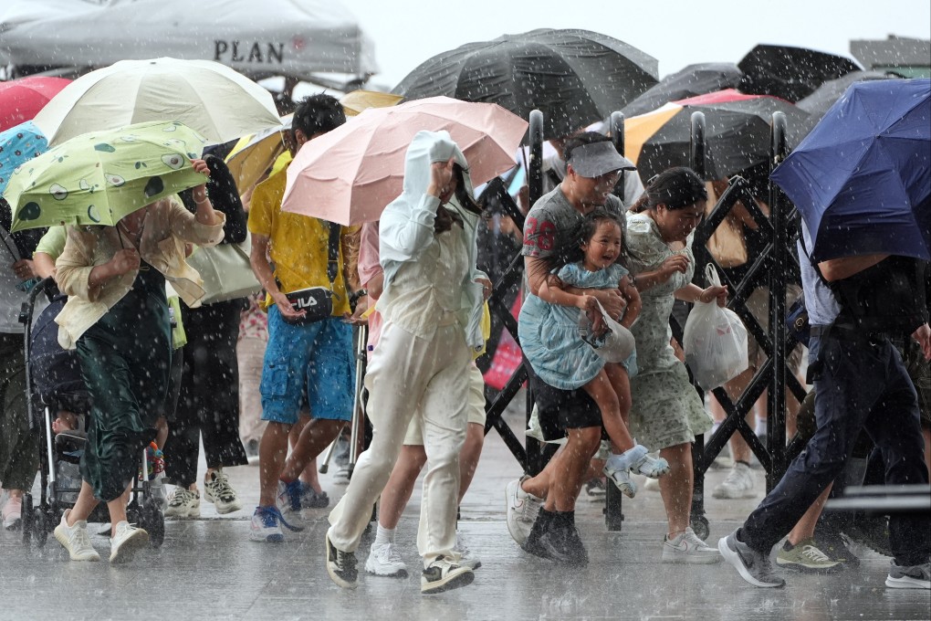 Pedestrians seek shelter from the rain in Tsim Sha Tsui on Sunday. Photo: Eugene Lee