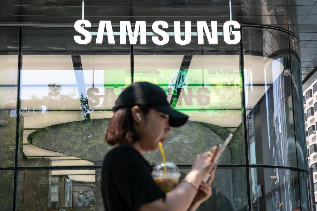 A woman walks past a Samsung Electronics store in Seoul, South Korea, June 28, 2024. Photo: Bloomberg