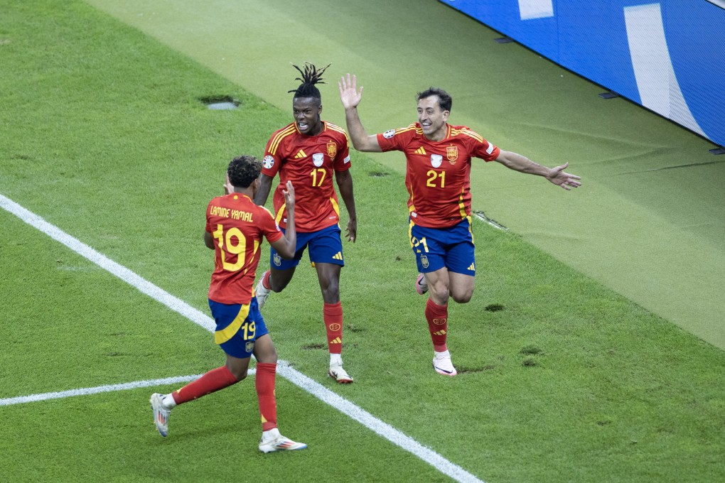 Mikel Oyarzabal (right) celebrates his winning girl with his young superstar teammates Nico Williams (centre) and Lamine Yamal. Photo: Xinhua