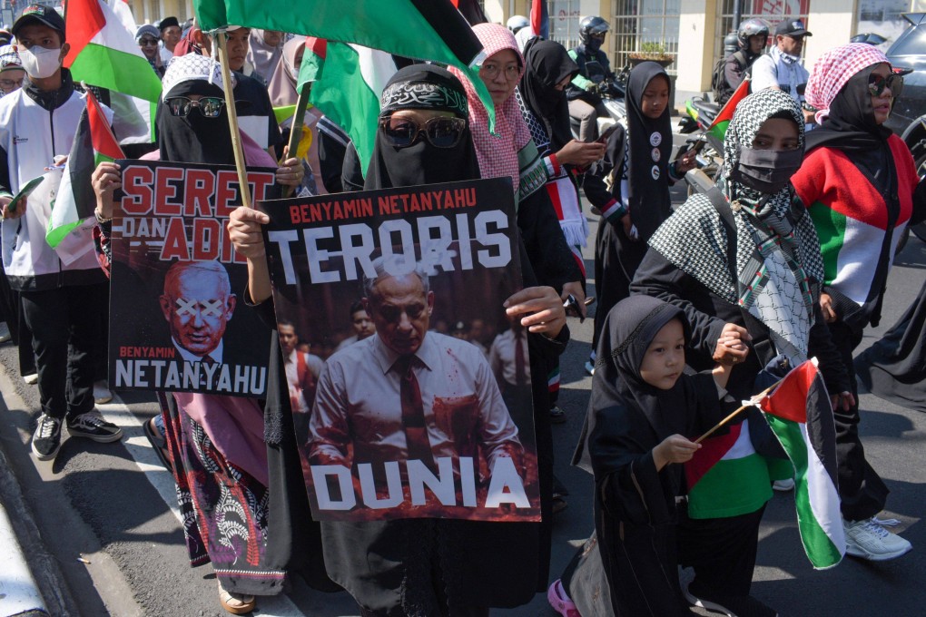 Pro-Palestinian supporters in Indonesia hold posters during a rally calling for a boycott against products they consider supporting Israel, in Bandung, West Java, on July 13. Photo: AFP