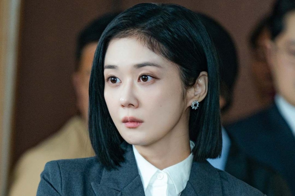 Jang Na-ra as established divorce lawyer Cha Eun-kyung in K-drama series Good Partner, in which she crosses paths with  brilliant rookie lawyer Han Yu-ri (Nam Ji-hyun).