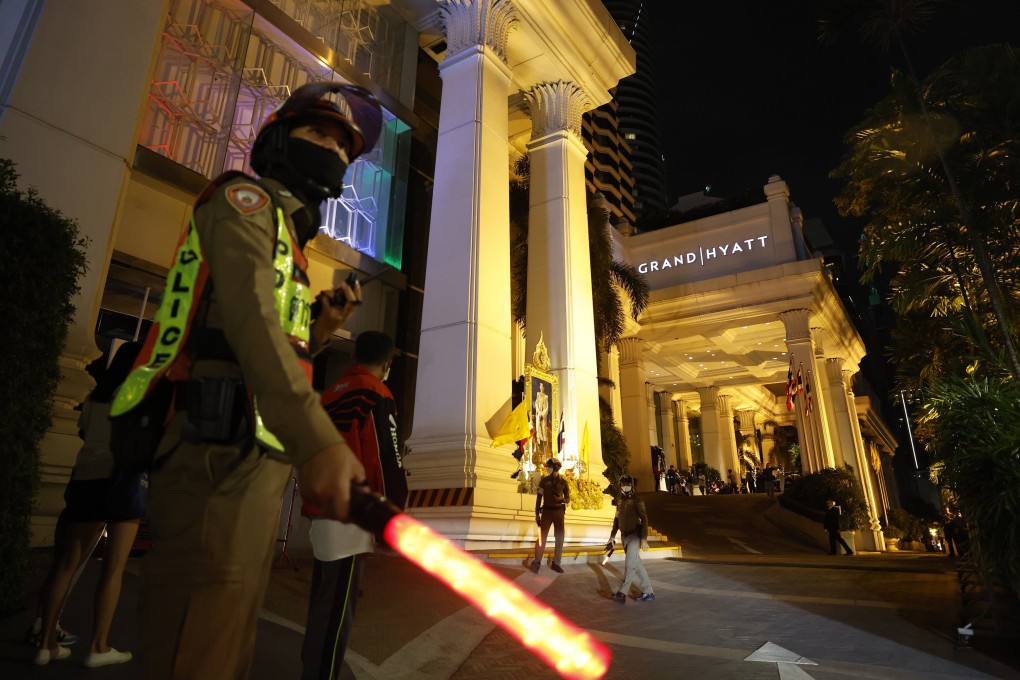 Thai police secure the area around the Grand Hyatt Erawan Hotel in Bangkok, where six people were found dead on Tuesday. Photo: EPA-EFE