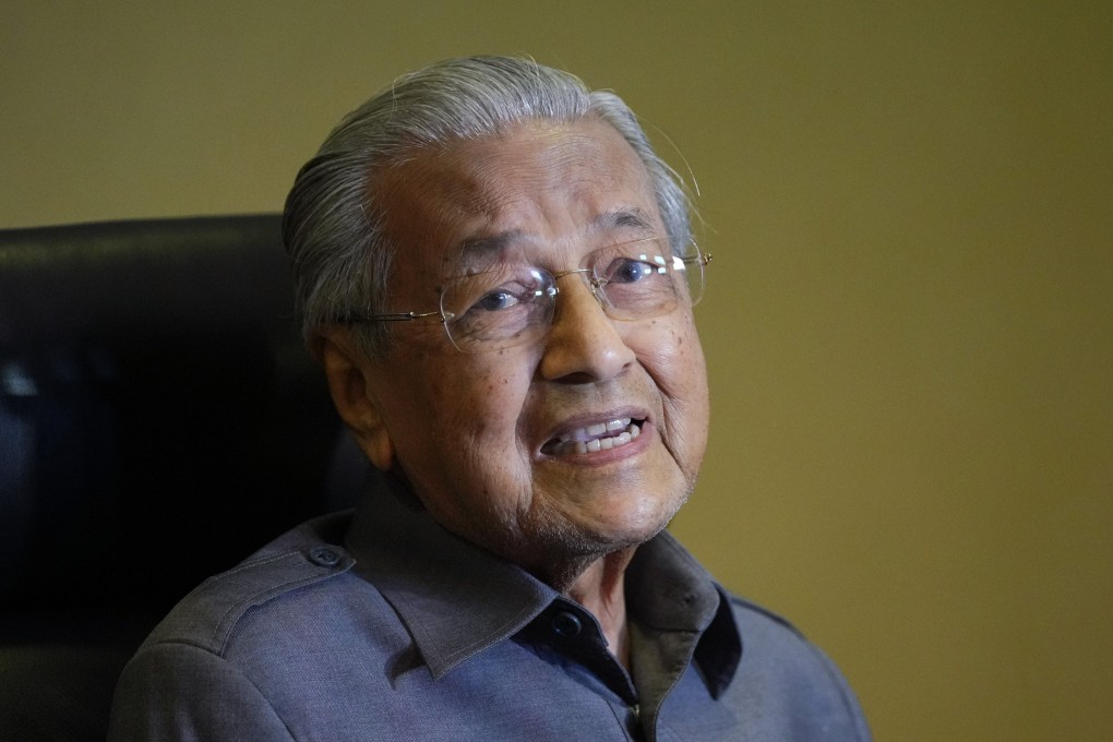 Former Malaysian prime minister Mahathir Mohamad speaks during a news conference at his office in Putrajaya, Malaysia on January 22, 2024. Photo: AP