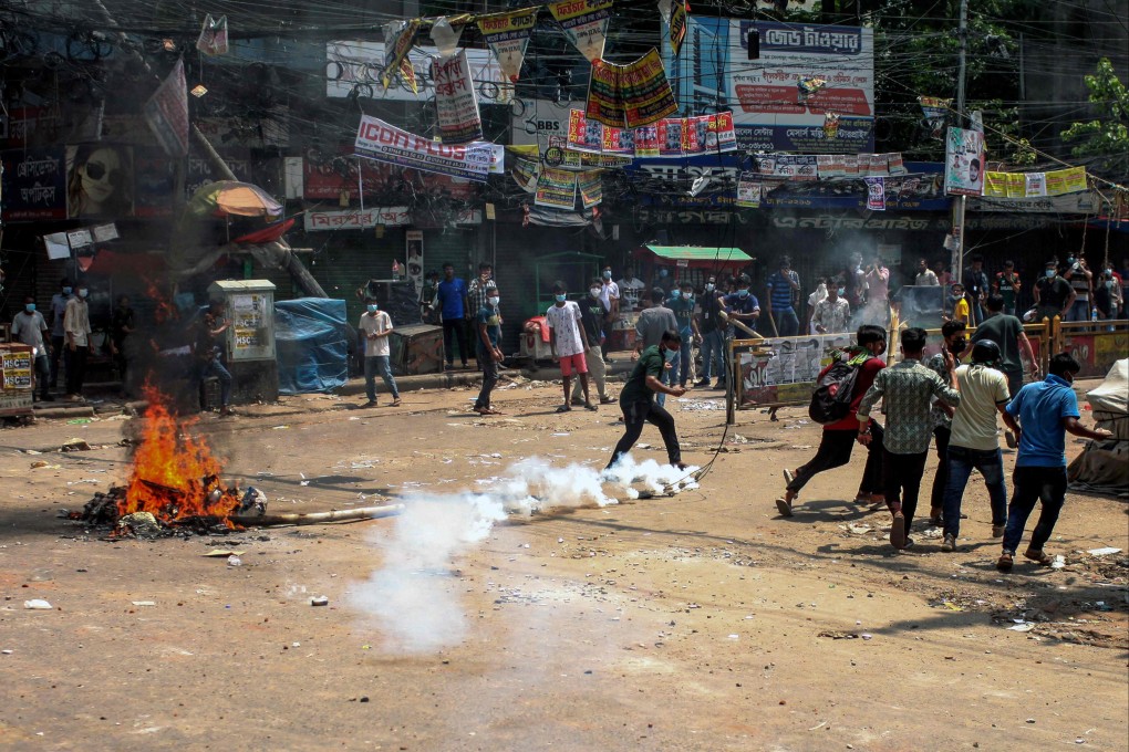 Protesters clash with the police in Dhaka. Photo: AFP