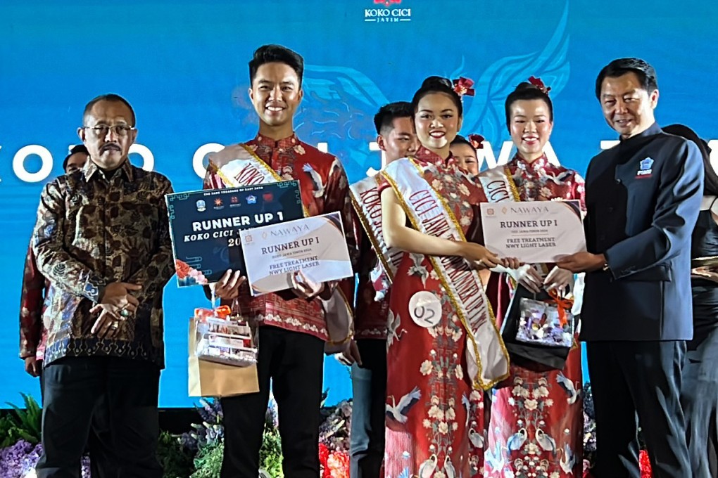 Hendri Wijaya (second from left), first runner-up of the Koko Cici pageant in East Java, poses with Surabaya Deputy Mayor Armuji MH (far left) and PTSMI Chairman Pepeng Wirawan (far left). Photo: Handout