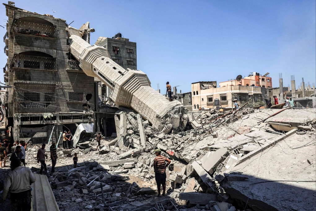 People search the rubble of destroyed buildings near the collapsed minaret of a mosque in Nuseirat in the central Gaza Strip on Wednesday. Photo: AFP
