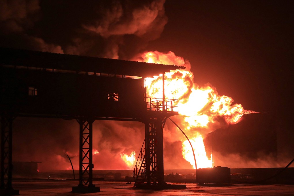 A giant fire erupts at an oil storage facility following Israeli strikes in Yemen’s Houthi-held port city of Hodeidah on Saturday. Photo: AFP