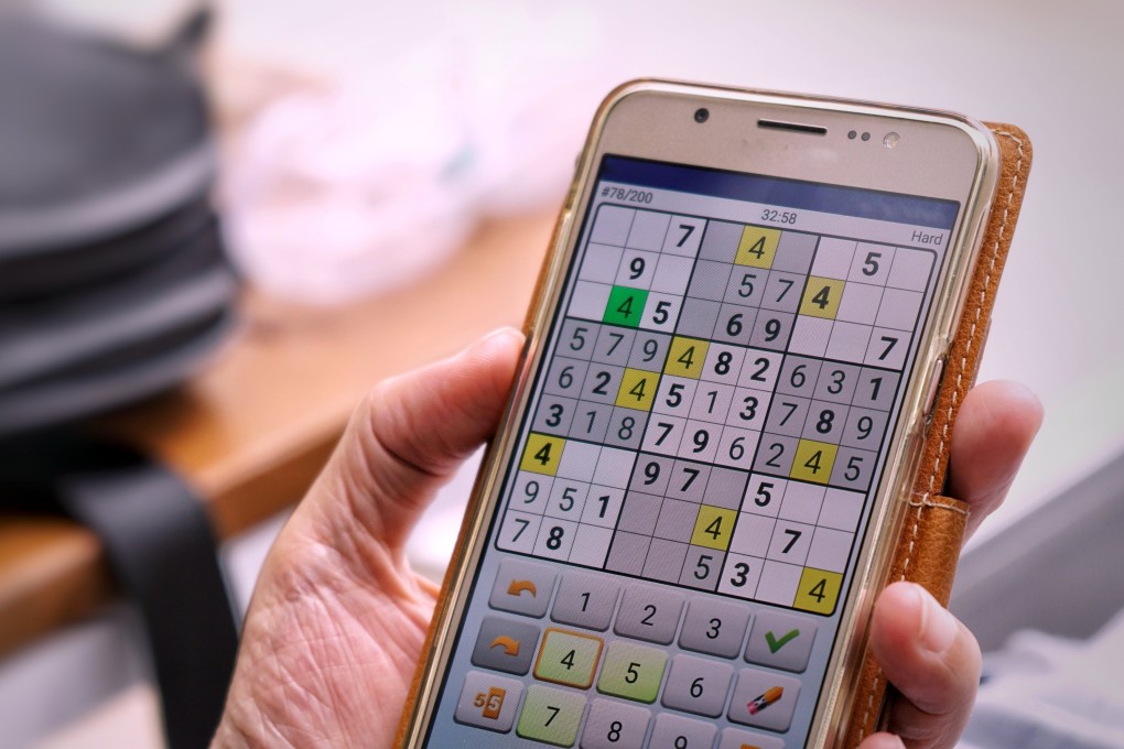 Playing brain game apps helps fight dementia, but they have to be challenging and preferably unfamiliar, say experts. Reading, doing jigsaw puzzles and chess are also beneficial for the brain. Photo: Shutterstock