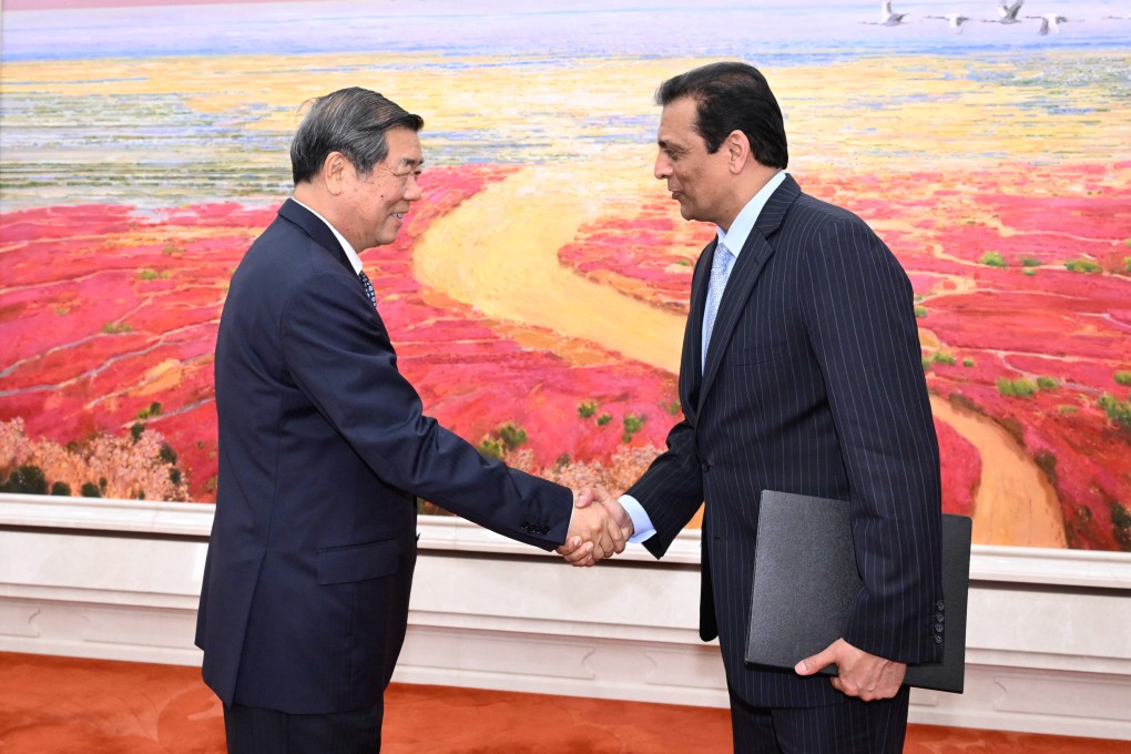 Chinese Vice-Premier He Lifeng meets with FedEx Corporation CEO Raj Subramaniam in Beijing. Photo: Xinhua