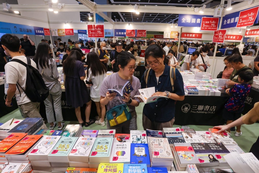 Bookworms flocked to the fair on Tuesday for a final chance to pick up a bargain. Photo: Jonathan Wong
