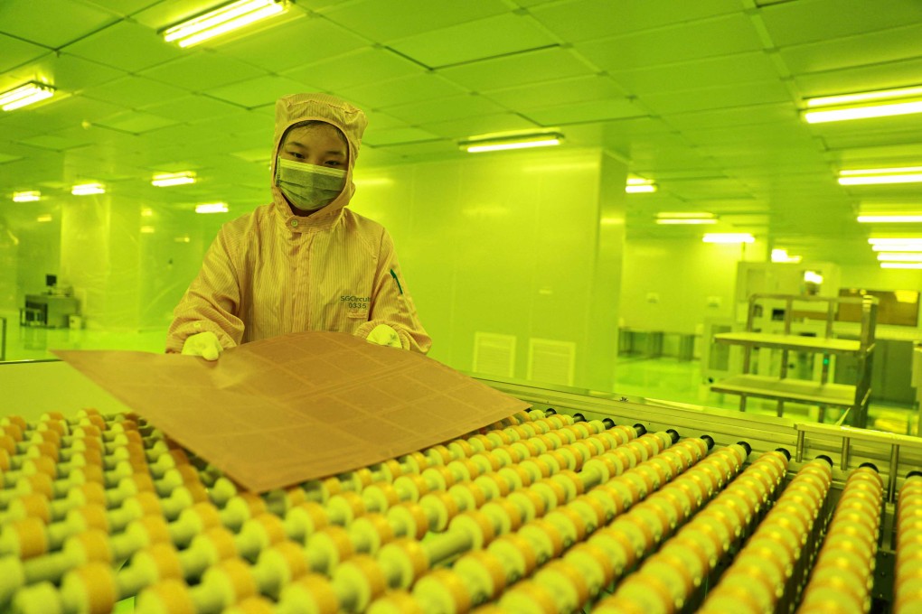 An employee works in a specially lit area on a production line that produces printed circuit boards for export at a factory in Jiujiang, in central Jiangxi province, on July 24. The recently completed third plenum showed that the Chinese government continues to see high-end manufacturing and “new quality productive forces” as the path to economic recovery. Photo: AFP
