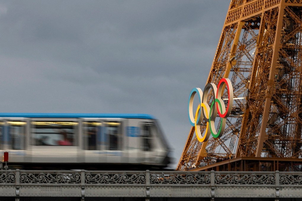 An elevated Paris Metro RATP train passes over the Pont de Bir-Hakeim bridge near the Eiffel Tower. Photo: Reuters