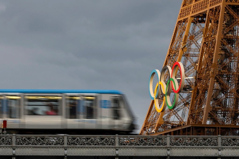 An elevated Paris Metro RATP train passes over the Pont de Bir-Hakeim bridge near the Eiffel Tower. Photo: Reuters