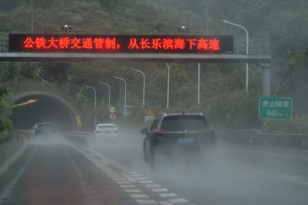 Vehicles run on Fuzhou-Xiamen Expressway in Fujian province on Thursday as Super Typhoon Gaemi made landfall in mainland China, according to the provincial meteorological bureau. Photo: Xinhua