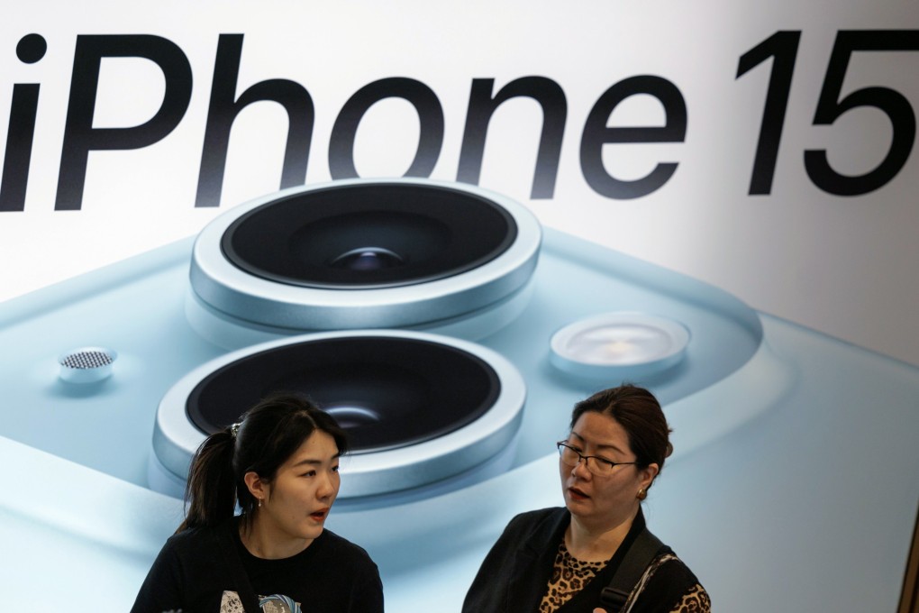 People visit Asia’s largest Apple Store in Shanghai on March 22, 2024. Photo: EPA-EFE