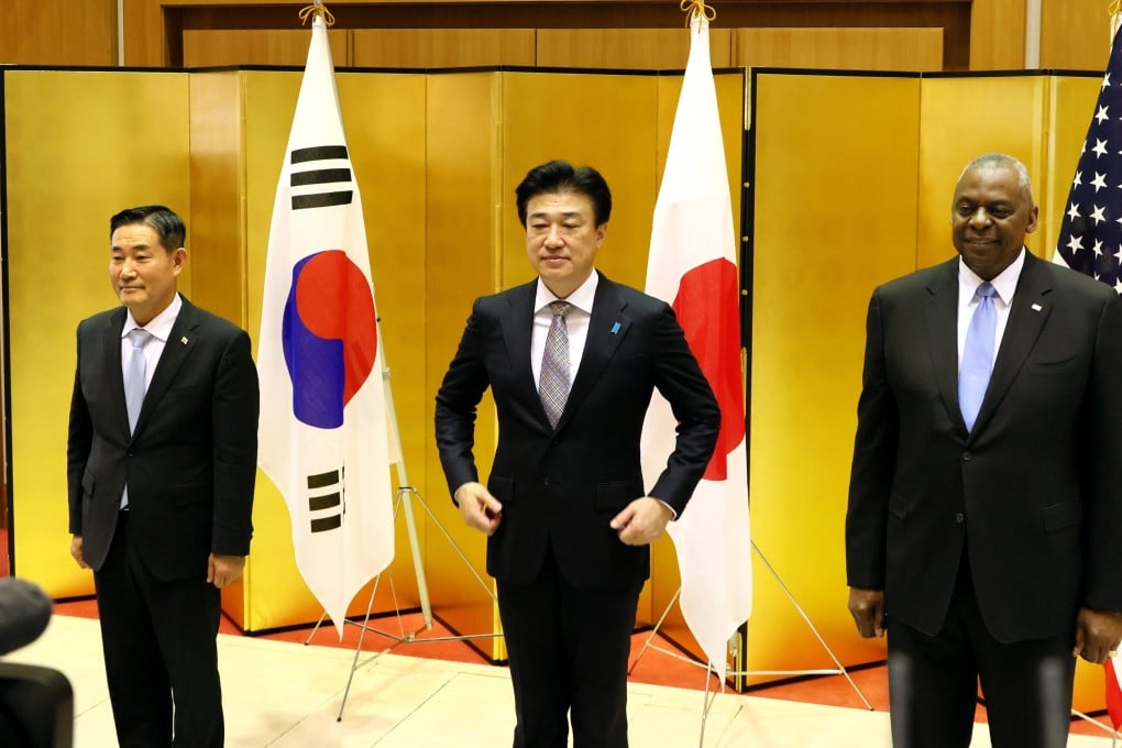 US Secretary of Defence Lloyd Austin and his Japanese and South Korean counterparts Minoru Kihara and Shin Won-sik pose for photo in Tokyo on July 28. Photo: EPA-EFE