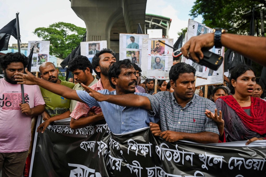 People protest against the mass arrest and killing of protesters during last week’s violence amid anti-qouta protests, in Dhaka. Photo: AFP