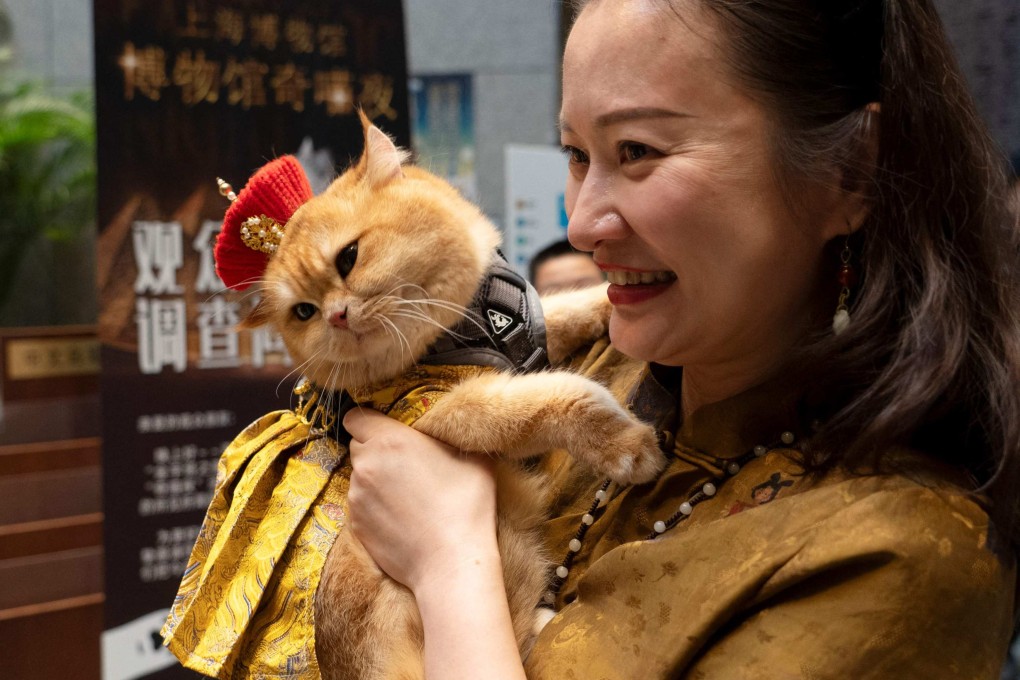 Amy carries her cat, Trump, at the Shanghai Museum, which invited 200 cat owners and their pets to view its ancient Egypt exhibition. Photo: AFP