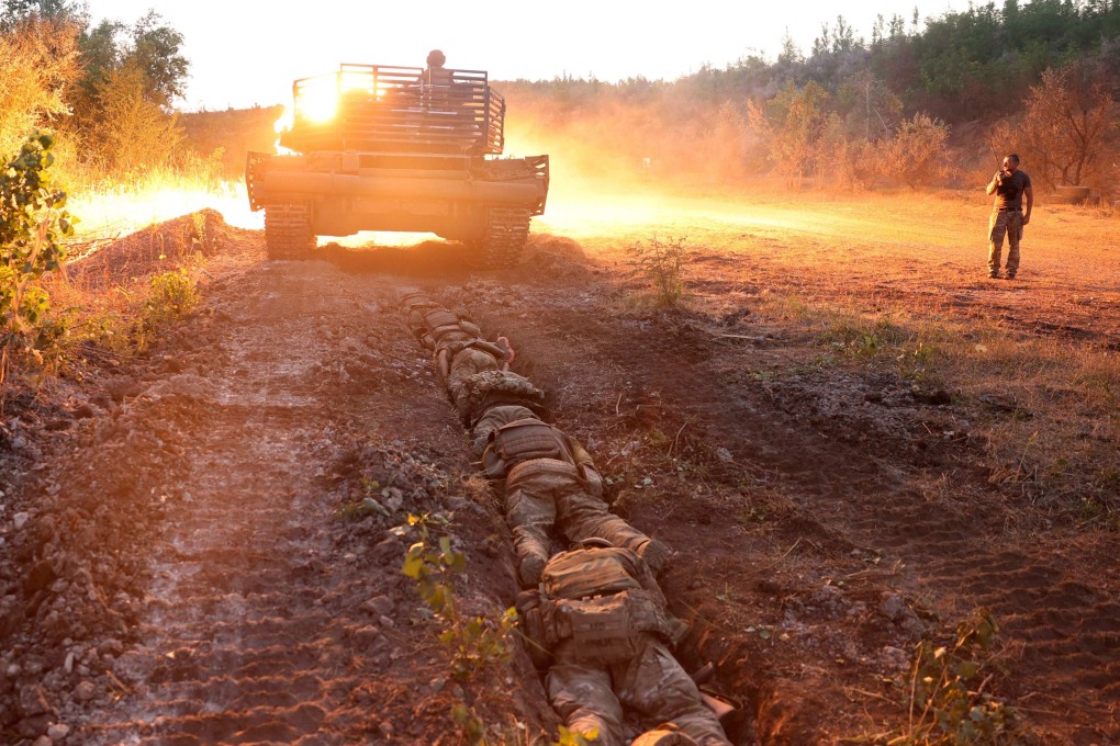 Ukrainian tankers take part in the training of fighters  in the Donetsk region. Photo: AFP