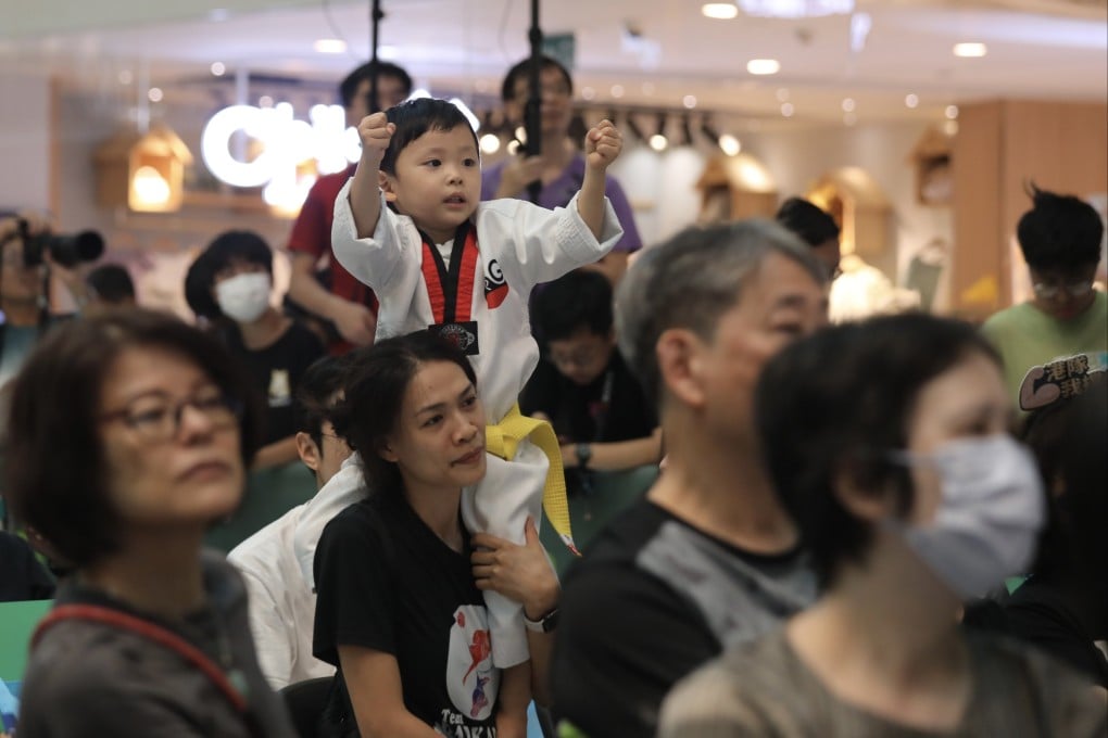 People watch the Paris Olympics and cheer for Hong Kong athletes in a mall in Tseung Kwan O on July 27. Photo: Xiaomei Chen