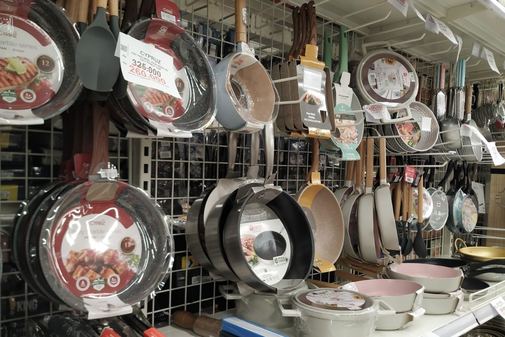 What kind of frying pan do you prefer? Andrew Sun considers the pros and cons of cast iron, ceramic, Teflon-coated and stainless steel pans. Photo: Shutterstock