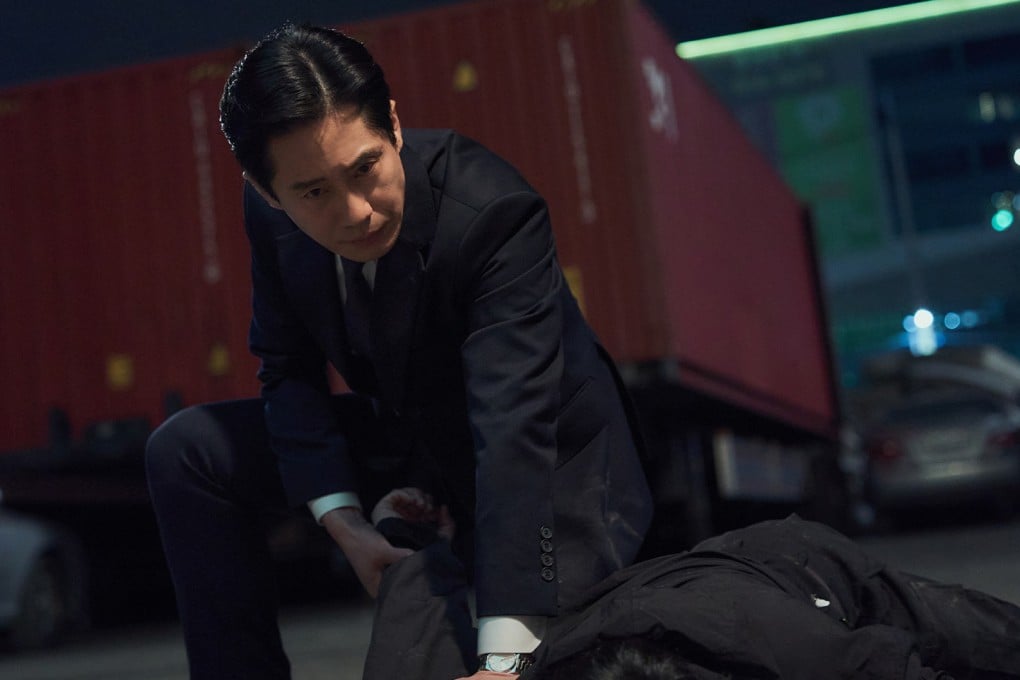 Shin Ha-kyun as Shin Cha-il in a still from The Auditors. His upstanding, corruption-fighting corporate auditor clashes with executive-level power players in the company he works for as this K-drama nears its end.