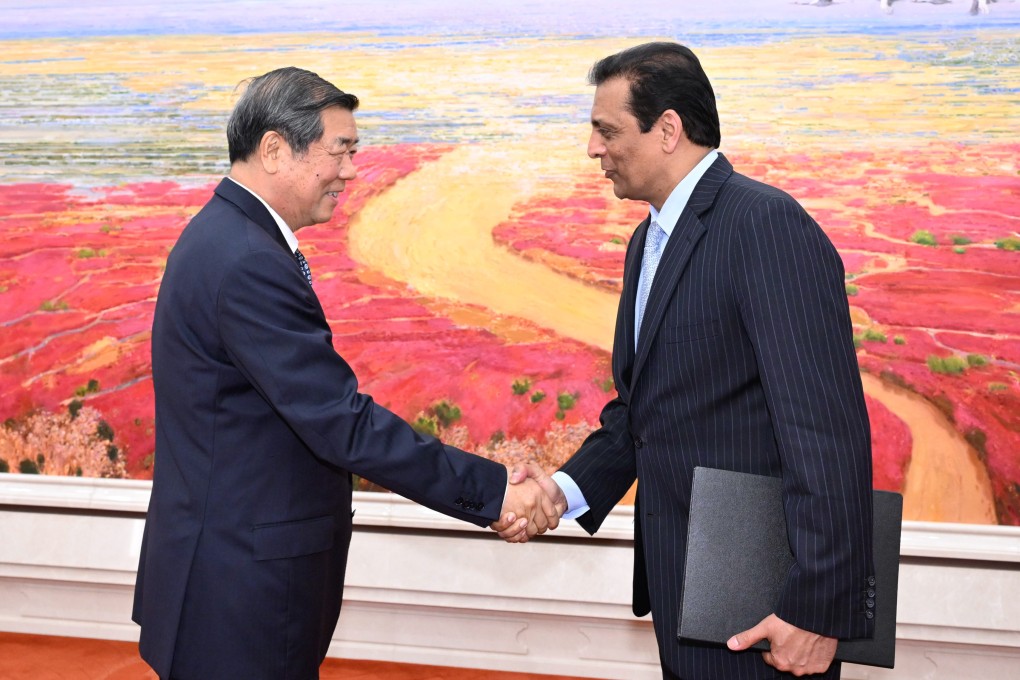 Chinese Vice-Premier He Lifeng meets with FedEx Corporation CEO Raj Subramaniam in Beijing. Photo: Xinhua