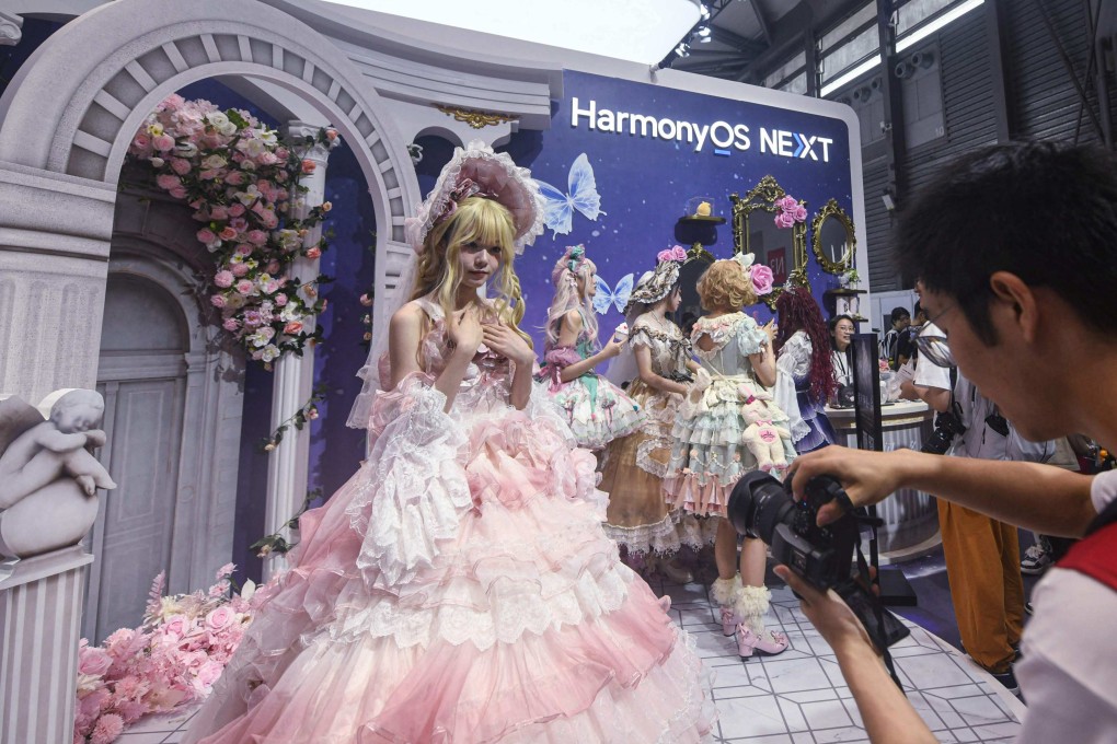 A cosplayer poses for photos at the booth of Huawei Technologies’ HarmonyOS Next mobile platform at the opening of the annual ChinaJoy expo in Shanghai on July 26, 2024. Photo: AFP