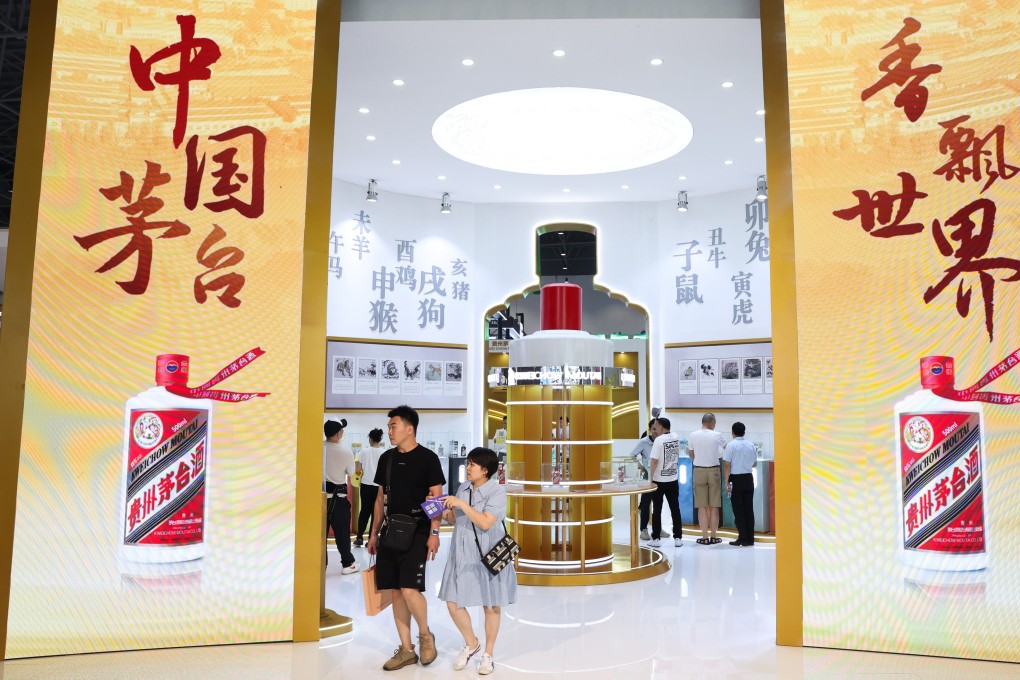 People visit the booth of Kweichow Moutai, China’s leading liquor brand, at the fourth China International Consumer Products Expo (CICPE) in Haikou, capital city of south China’s Hainan Province, April 15, 2024. Photo: Xinhua