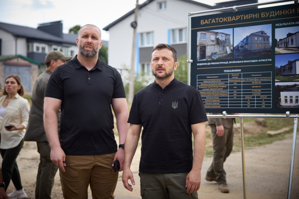 Ukrainian President Volodymyr Zelensky, right, visits an army command post in Ukraine’s Kharkiv region. Photo: Ukraine Presidency / dpa