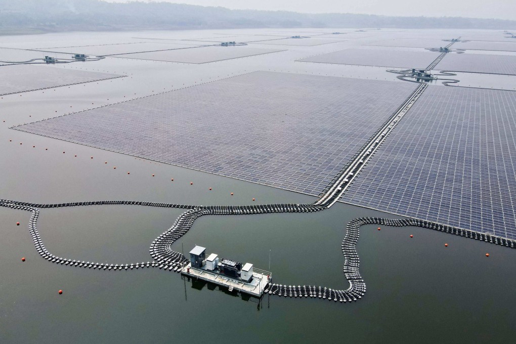 An aerial picture shows a floating solar power plant at Cirata Reservoir in West Java, Indonesia on November 9, 2023, shortly before its inauguration. Photo: AFP