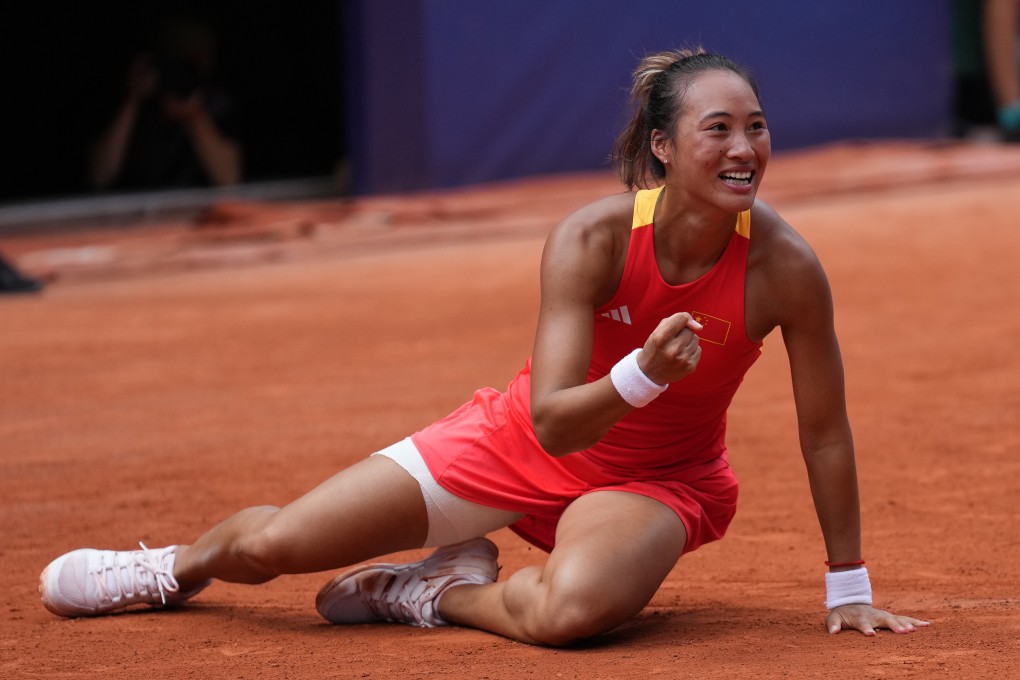 Zheng Qinwen celebrates her semi-final victory over Iga Swiatek. Photo: Xinhua